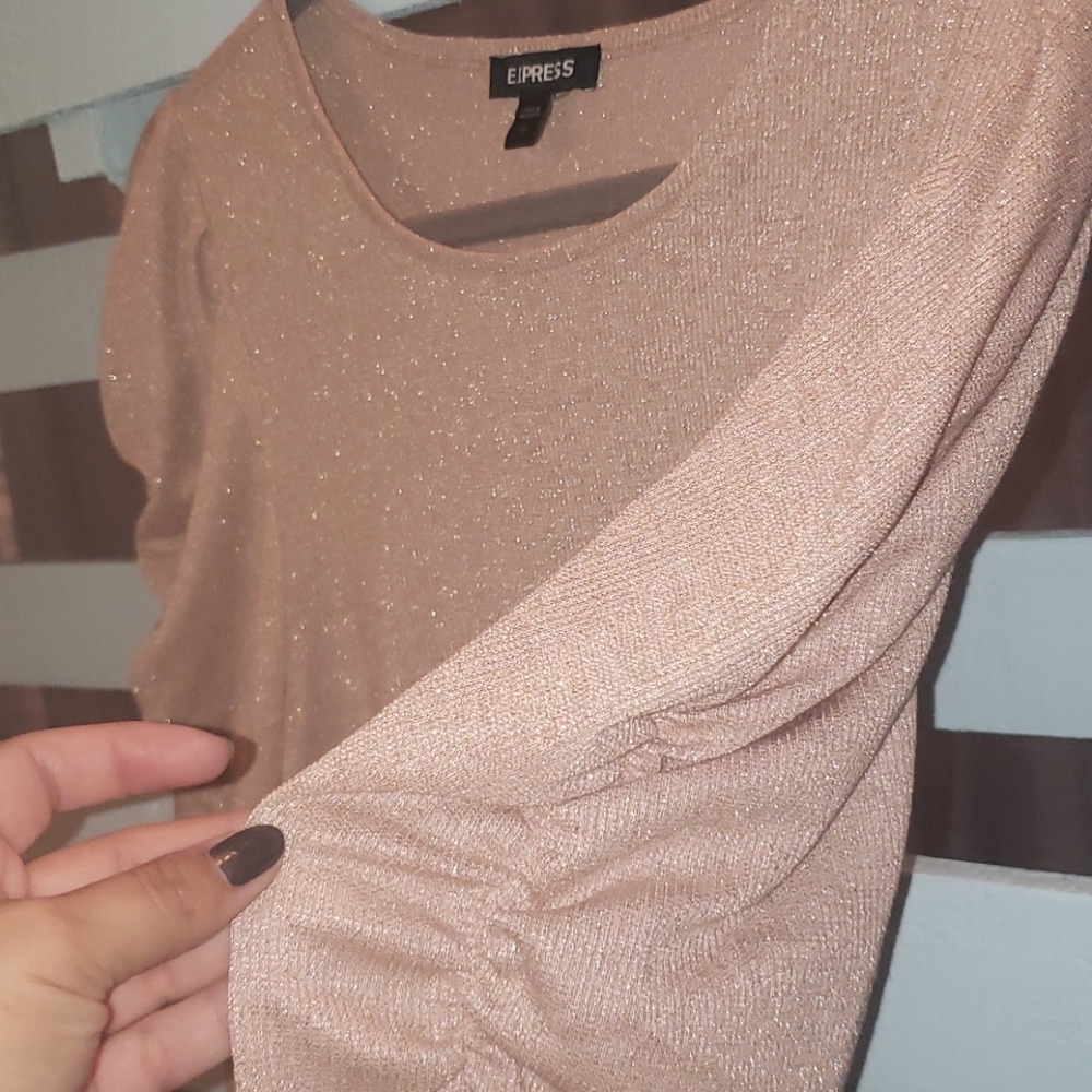 Express Metallic Ruched Puff Sleeve Tee - Picture 7 of 9